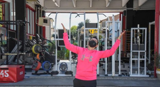 Palestra con le pareti mobili “open air”, la titolare esulta: «Finalmente torno a lavorare»